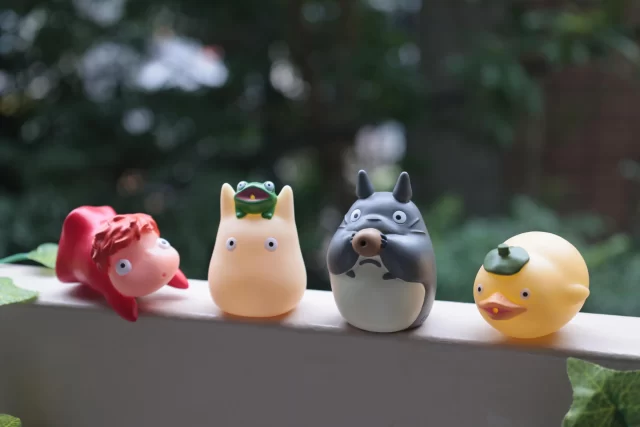 7/16発売 “ヤックル”の立ち姿が愛らしいぬいぐるみと 映画公開25周年を
